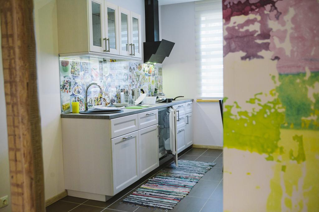 Studio Apartment In Private House Riga Phòng bức ảnh